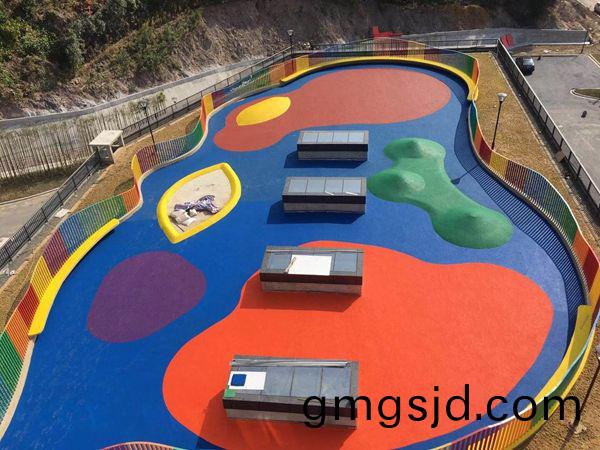 運動場地材料廠(chang)傢介紹投資購買運動地闆的相關註(zhu)意事項