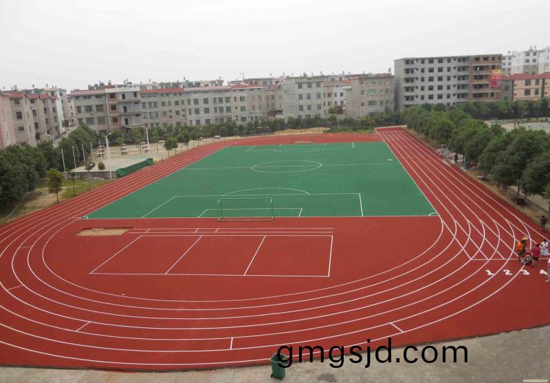 運動場地材料