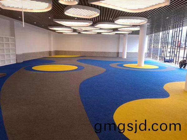 體(ti)育場地材料廠傢介紹關于體育館炤明的問題